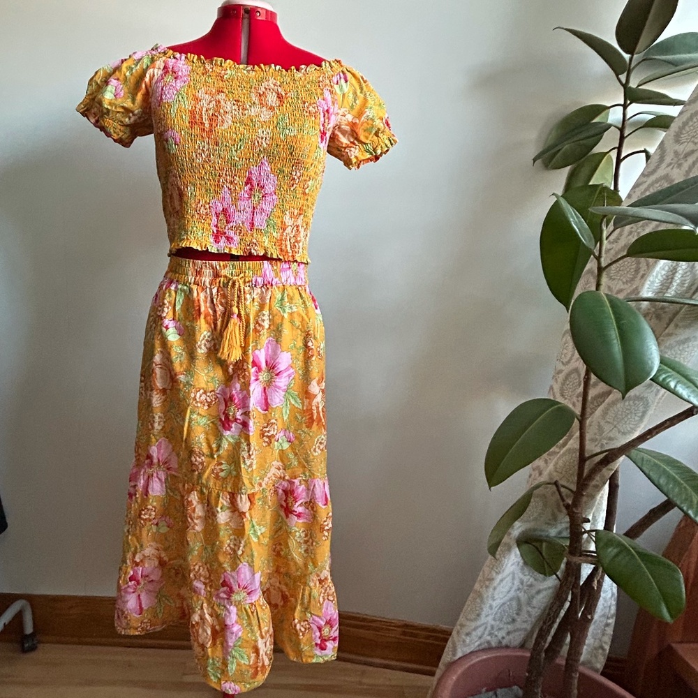 Rose+Olive 2 cotton pieces yellow flowery skirt and crop top in size Large.